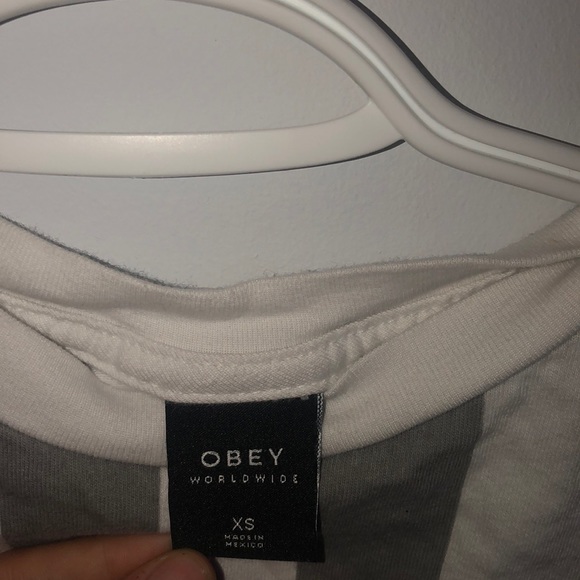 2/$25🤩🤩Obey Cropped Tshirt - Picture 3 of 4